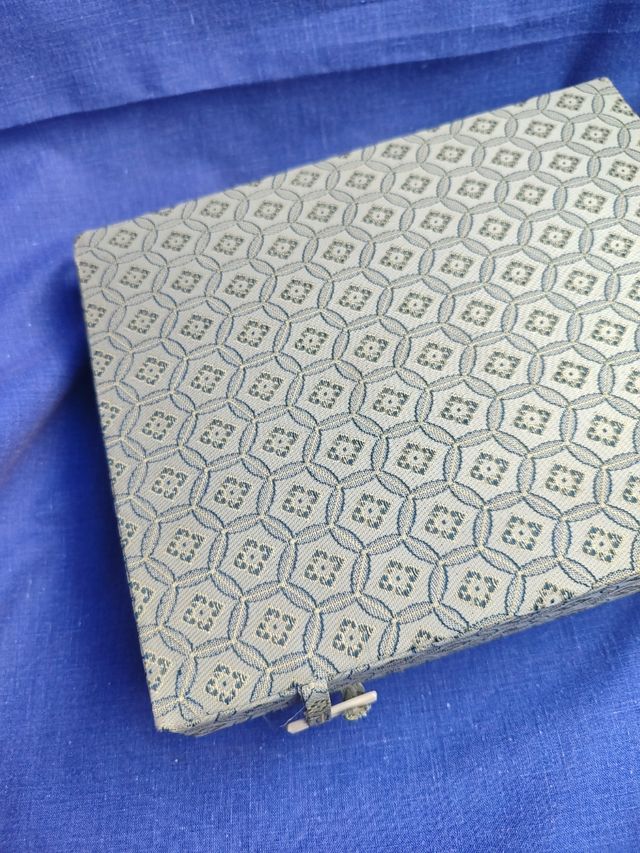 Estojo vintage de máscaras de ópera