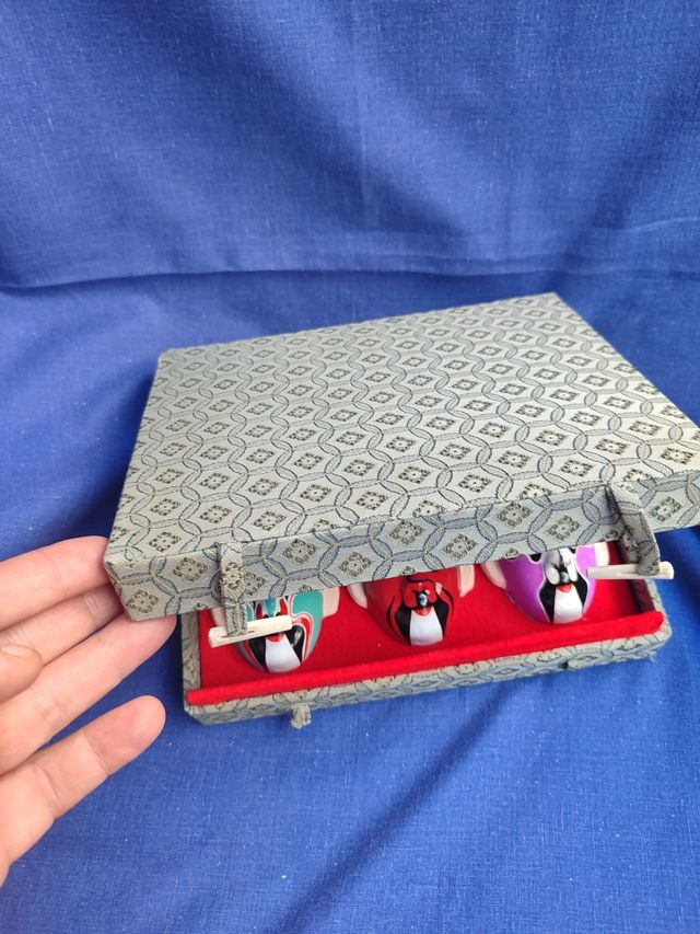 Estojo vintage de máscaras de ópera