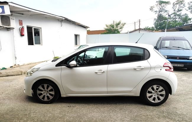 Peugeot 208 1.4HDi Active 3p 2013, foto 3