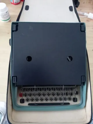 Olivetti Lettera 32: Macchina da scrivere vintage