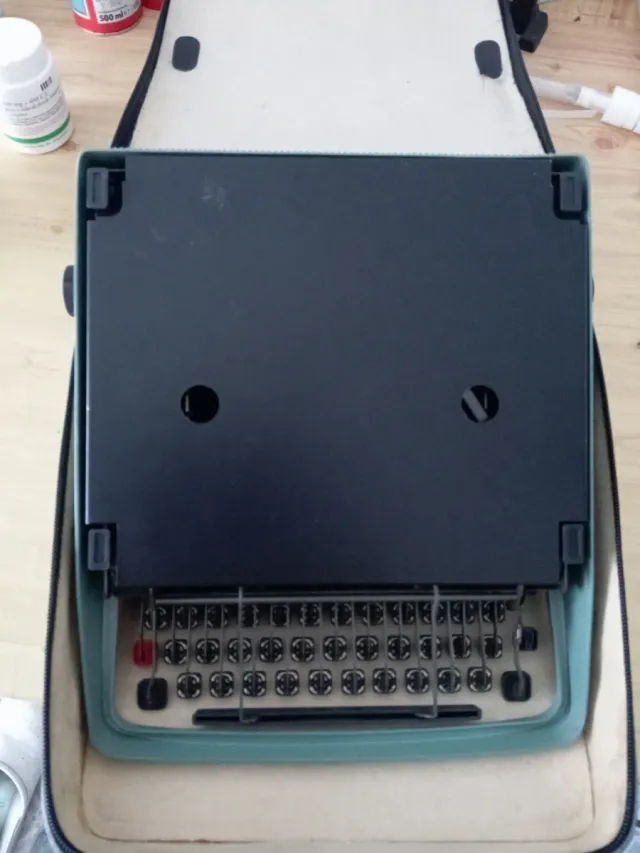 Olivetti Lettera 32: Macchina da scrivere vintage