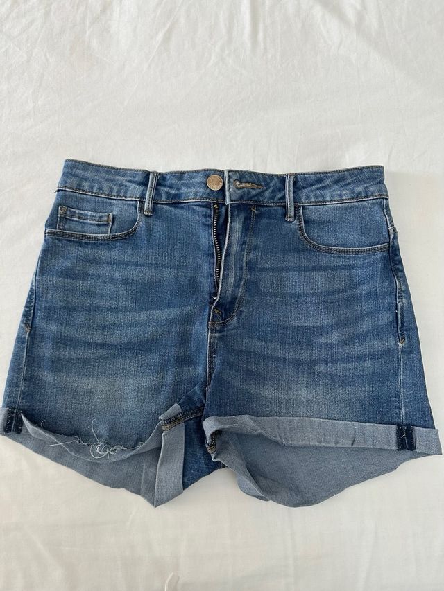 Minifalda estampada y shorts . Lote.Verano