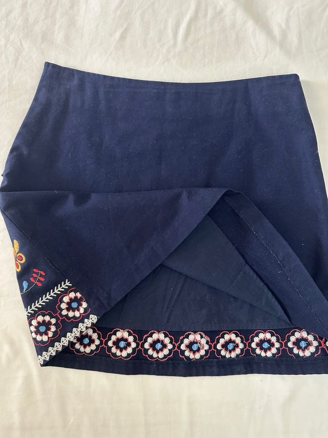 Minifalda estampada y shorts . Lote.Verano