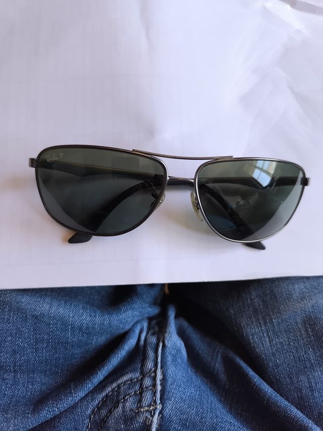 Gafas de sol con funda genuinas valor 3 veces mas