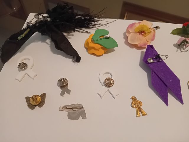 Adornos varios - Broches y pines