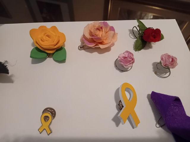 Adornos varios - Broches y pines