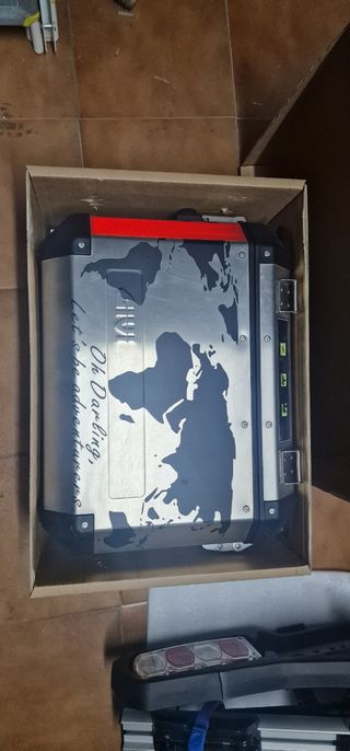 Juego  Maletas  Givi Trekker Outback  más soportes