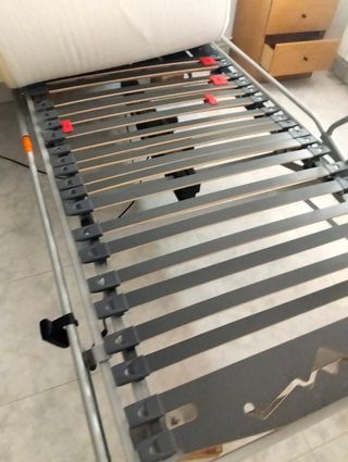 Cama articulada blanca y gris