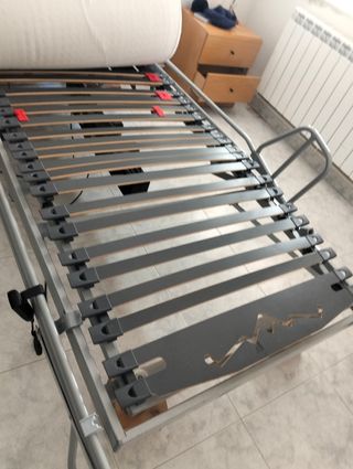 Cama articulada blanca y gris