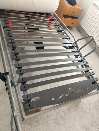 Cama articulada blanca y gris