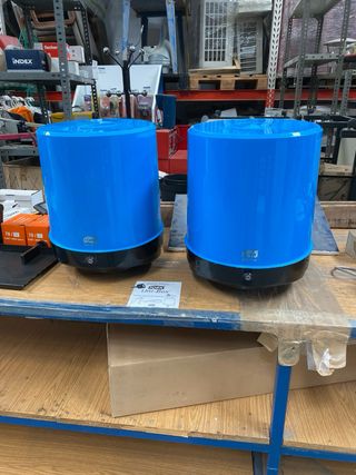 2 Dispensadores Tork Uni-Box