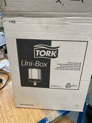 2 Dispensadores Tork Uni-Box