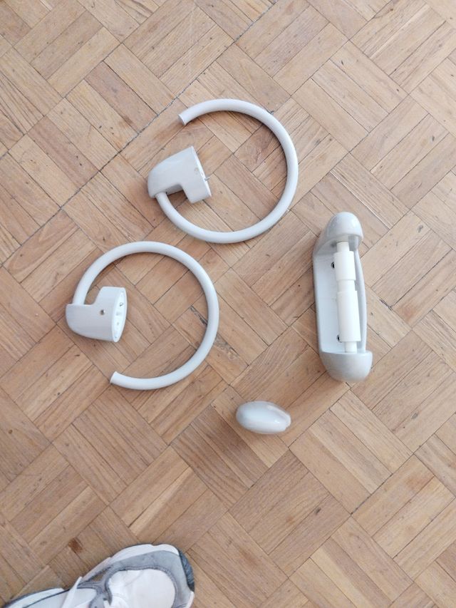 Accesorios baño gris: anillas + portarrollos.ROCA