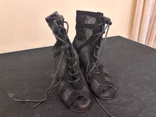 Tacones negros heels