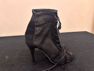 Tacones negros heels