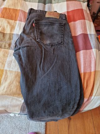 Vaqueros Levis negros
