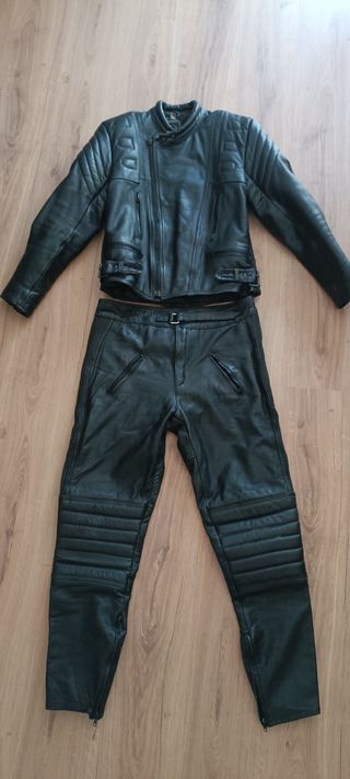 Conjunto moto cuero negro