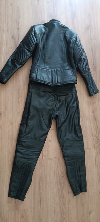 Conjunto moto cuero negro
