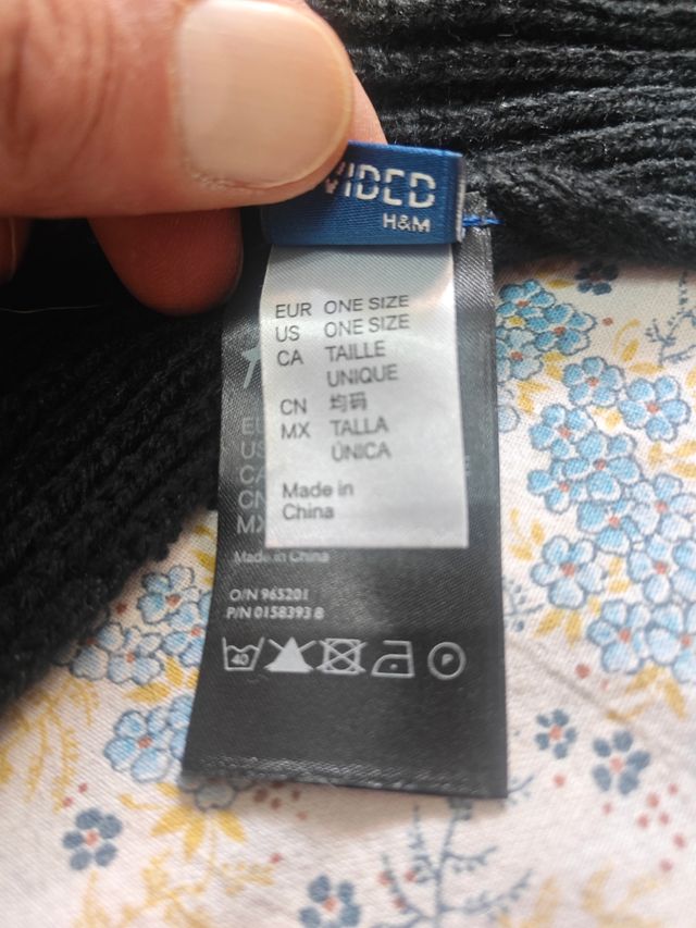 Sciarpa nera DIVIDED