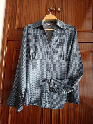 Blusa raso azul con rayas blancas - Talla L