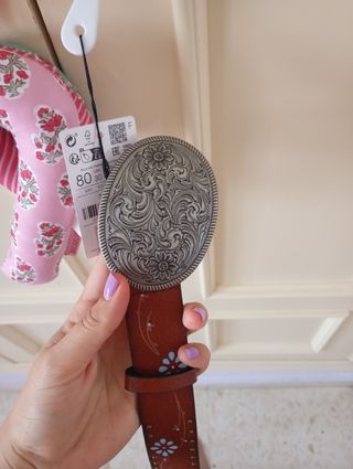 Cinturón marrón hebilla plata