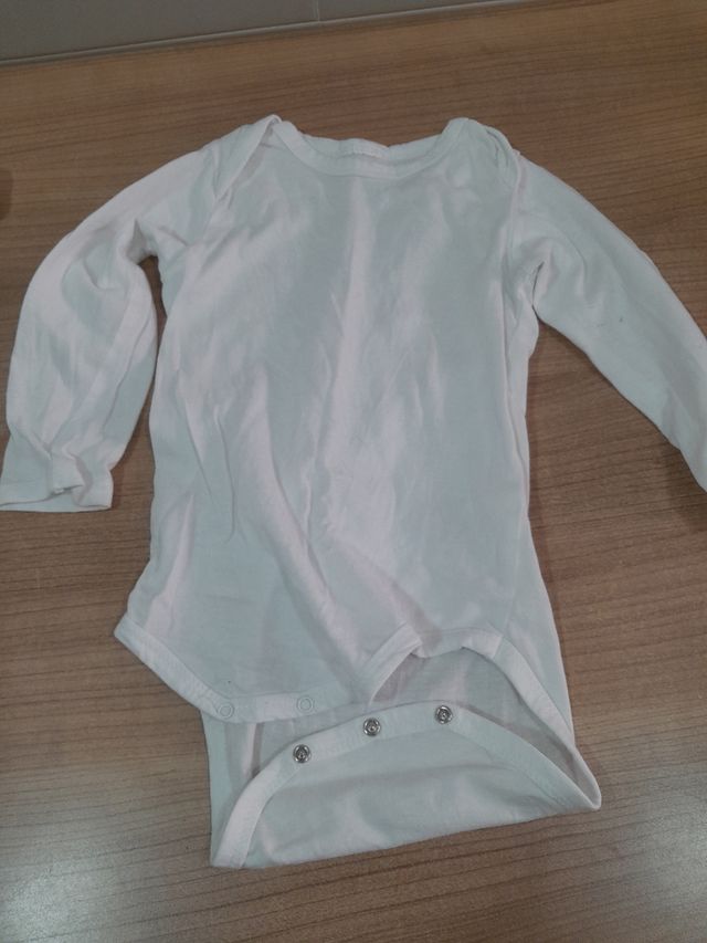 5 Bodys bebé 6 meses. lote de  5