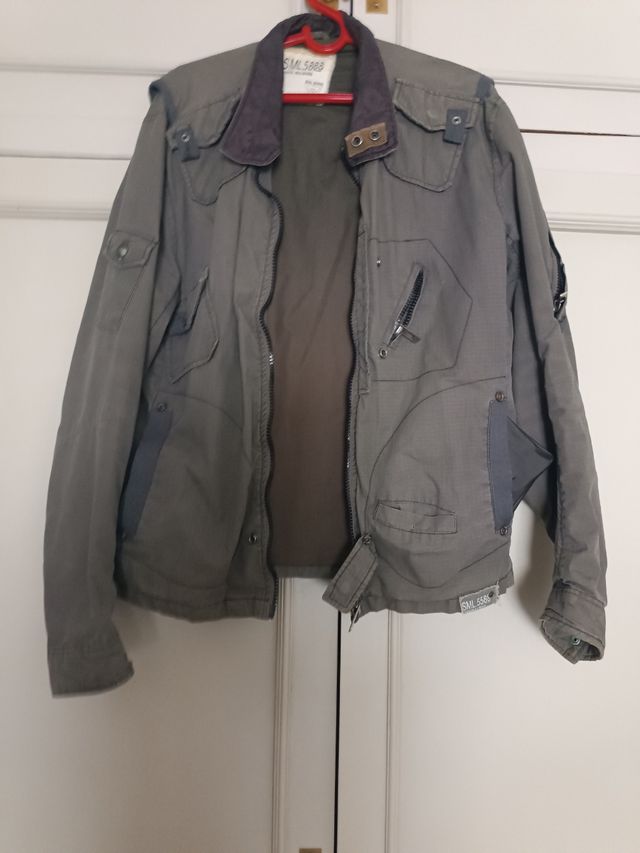 Chaqueta militar verde oliva