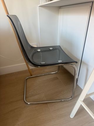 Silla transparente Ikea