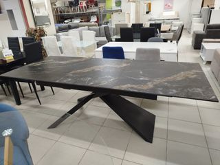 Mesa extensible negra - tablero simil piedra