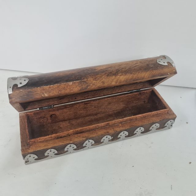 Scatola in legno vintage marrone argento