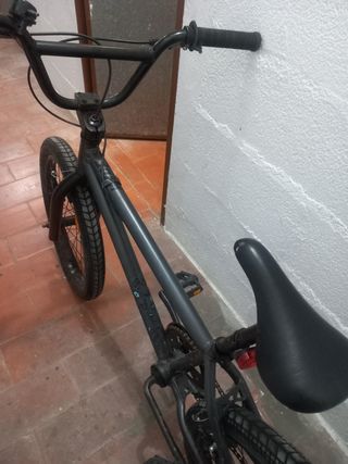 Bicicleta BMX negra