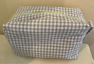 Neceseres  hechos a mano  en tela vichi fluor