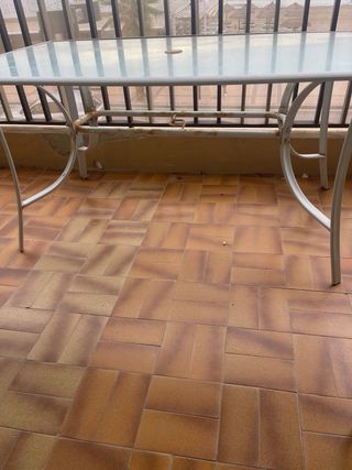 mesa y cuatro sillas terraza
