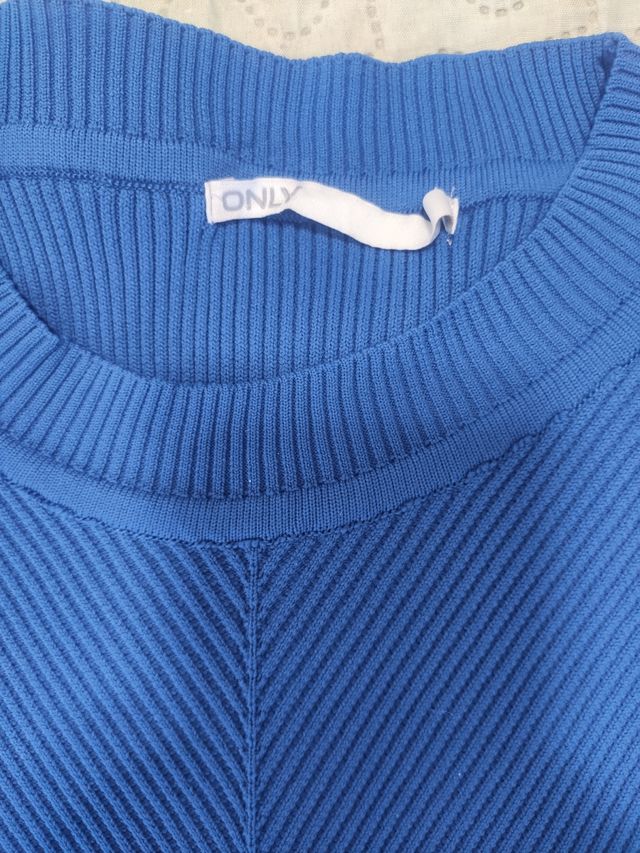 3 camisetas: azul y blanca