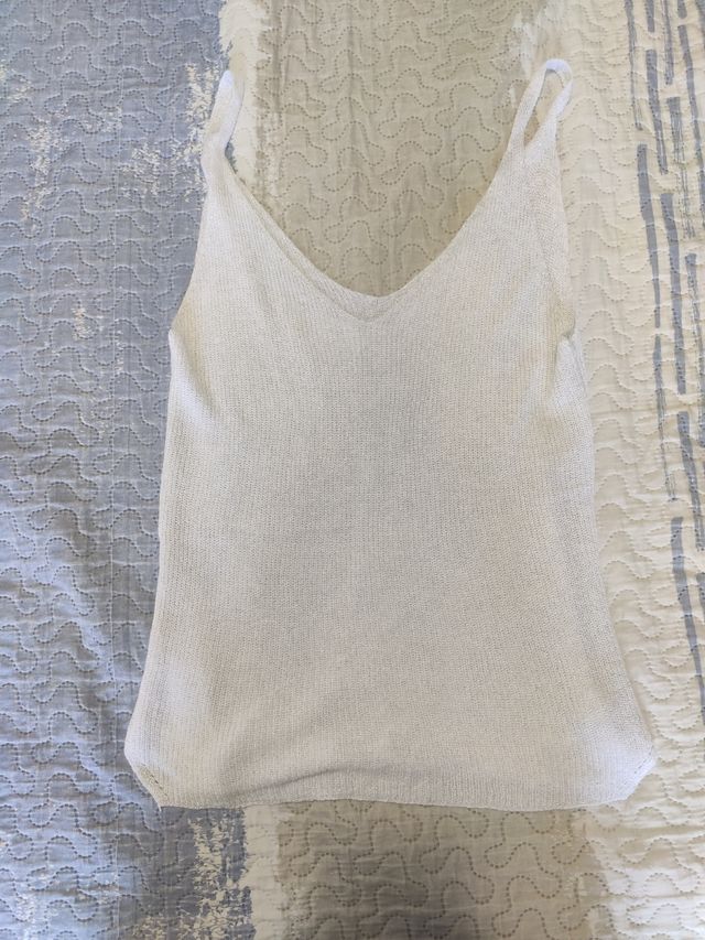 3 camisetas: azul y blanca