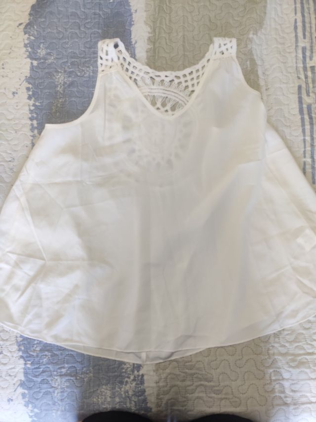 3 camisetas: azul y blanca