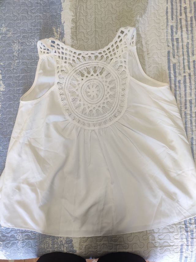 3 camisetas: azul y blanca