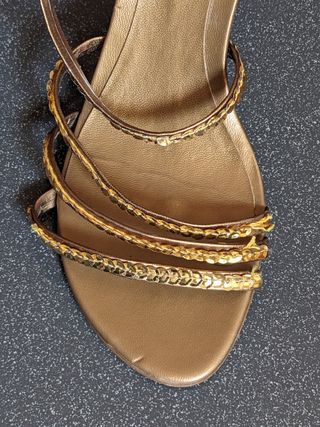 Sandalias Via Uno doradas fiesta