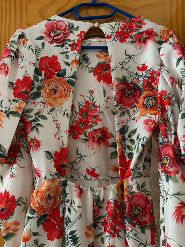 Vestido midi floral rojo y blanco