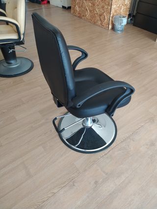 Vendo 2 Poltrone Barbieri Vintage