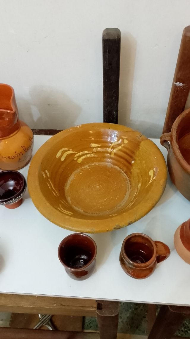 14 piezas barro: cazuela, frutero ,botijo ,cenice