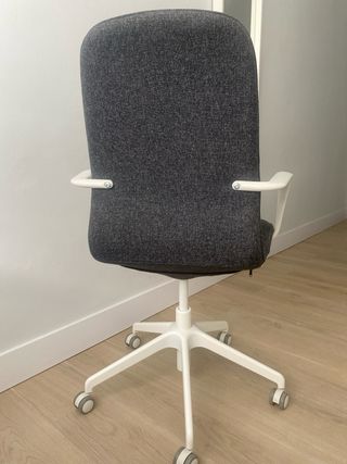 Silla escritorio gris y blanca