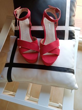 Sandalias rojas tacón cuña