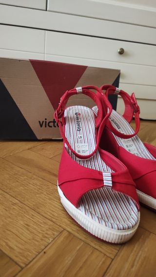 Sandalias cuña blancas