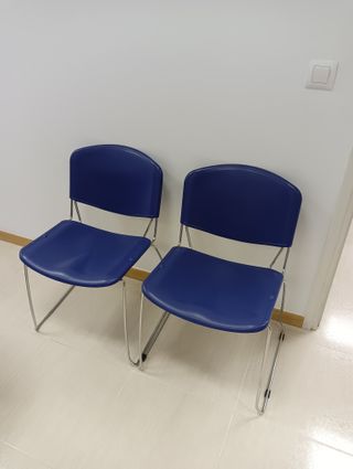 Sillas de plástico azul (precio unitario)