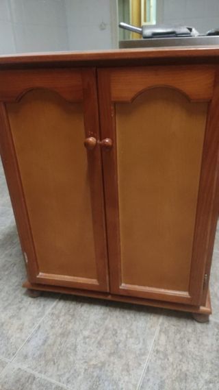 Mueble madera marrón -  estantes