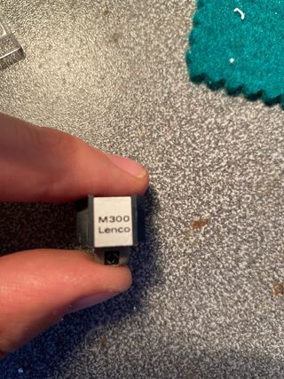 Cápsula de sonido negra