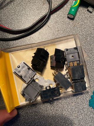 Cápsula de sonido negra