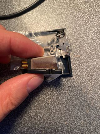 Cápsula de sonido negra