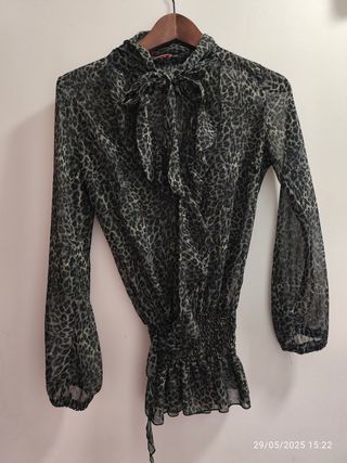Blusa leopardo negra y gris / Nueva sin etiqueta.